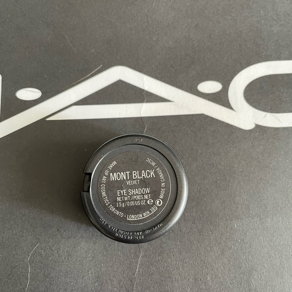 MAC Eyeshadow in Mont Black (Discontinued) - Picture 2 of 4